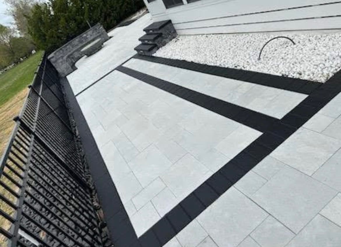 Paver patio with contrasting border detail